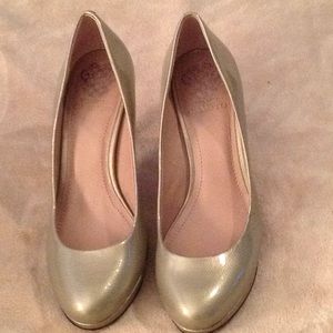Beige Vince Camuto size 8 heels.